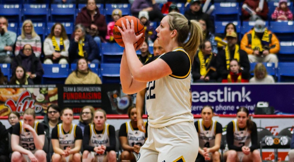 Emilie Lafond taking a free throw - Tyra Swan