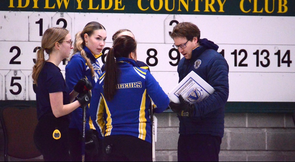 Voyageurs in team huddle during their game against Laurier - Mark Wilson