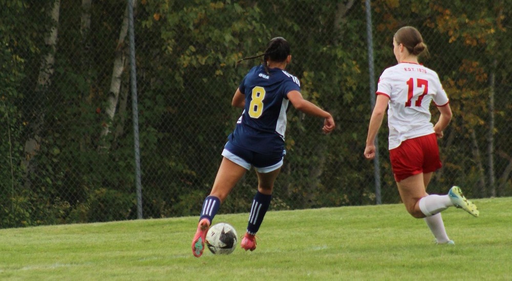 Sophie Oommen drives with the ball - Sarah Makcrow